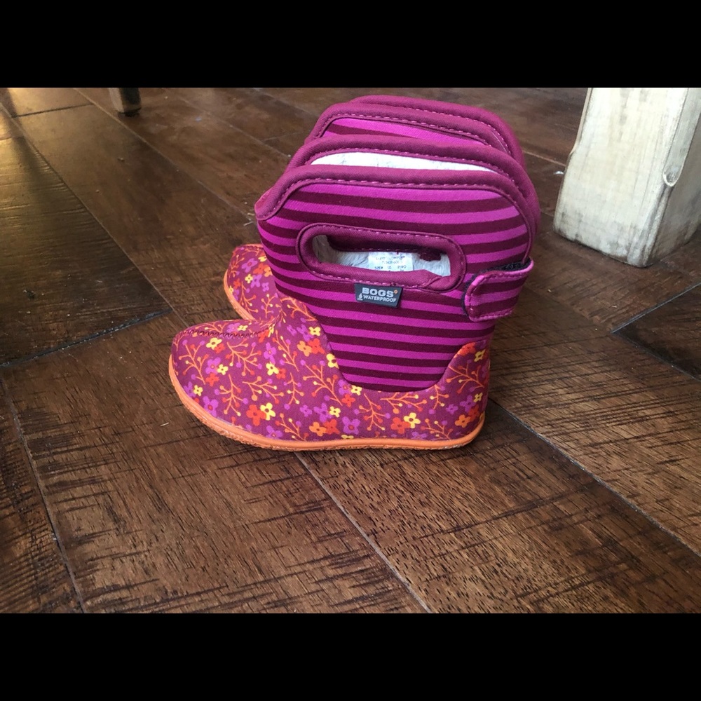Girls bogs boots size 8